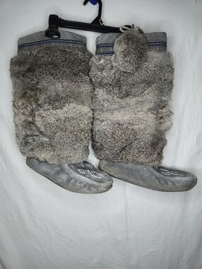 Ladies Mukluks Leather And Fur Approximately Size 8